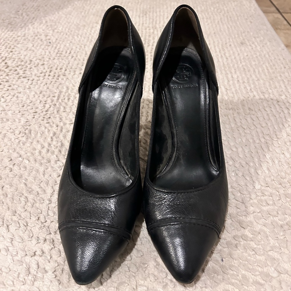 Tory Burch black leather pumps